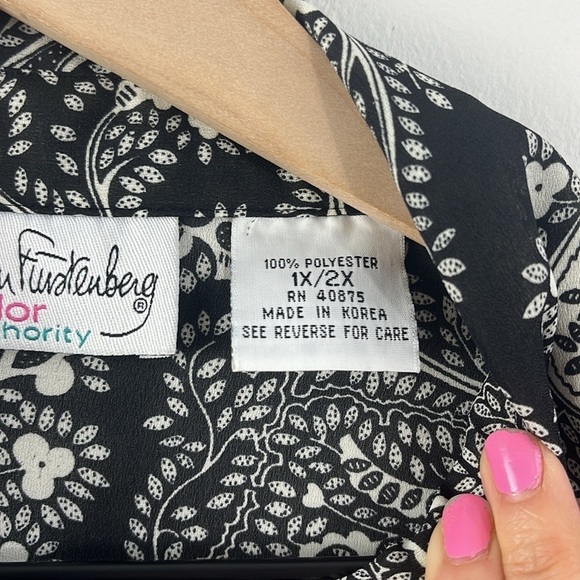 Diane Von Furstenberg Paisley Black White Button Up Top Womens Size 1x/2x - Picture 9 of 10